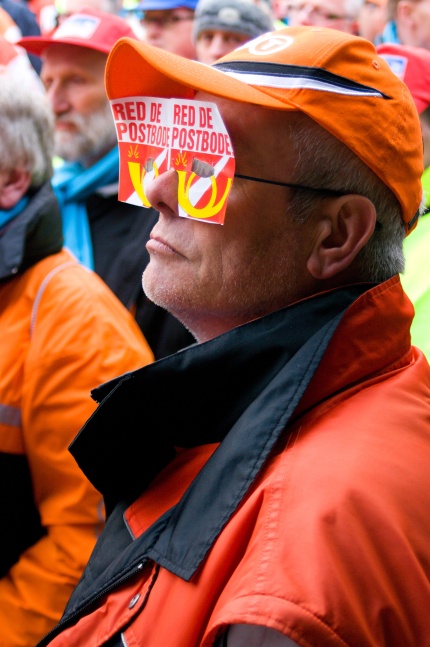 Foto's: Stakende postbodes in Den Haag 