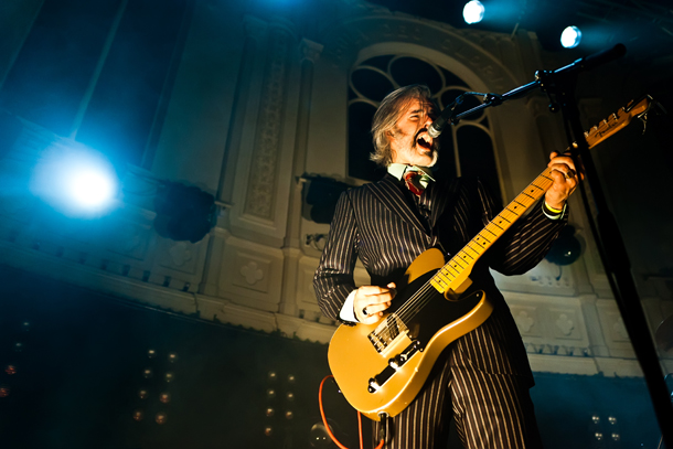 Triggerfinger in Paradiso door Bart Heemskerk
