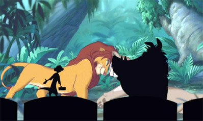 Timon en Pumbaa geven commentaar op de film.